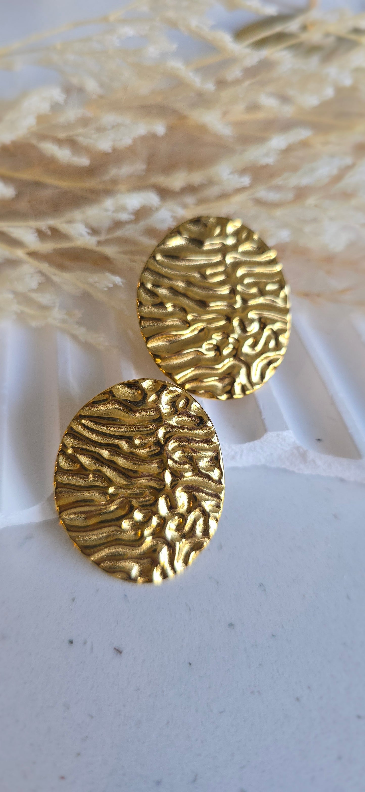 Golden Wave Oval