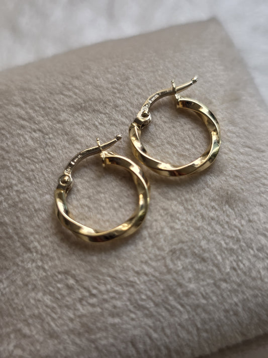 18K Italian Gold Twisted Hoop Earrings – Authenticity & Timeless Elegance