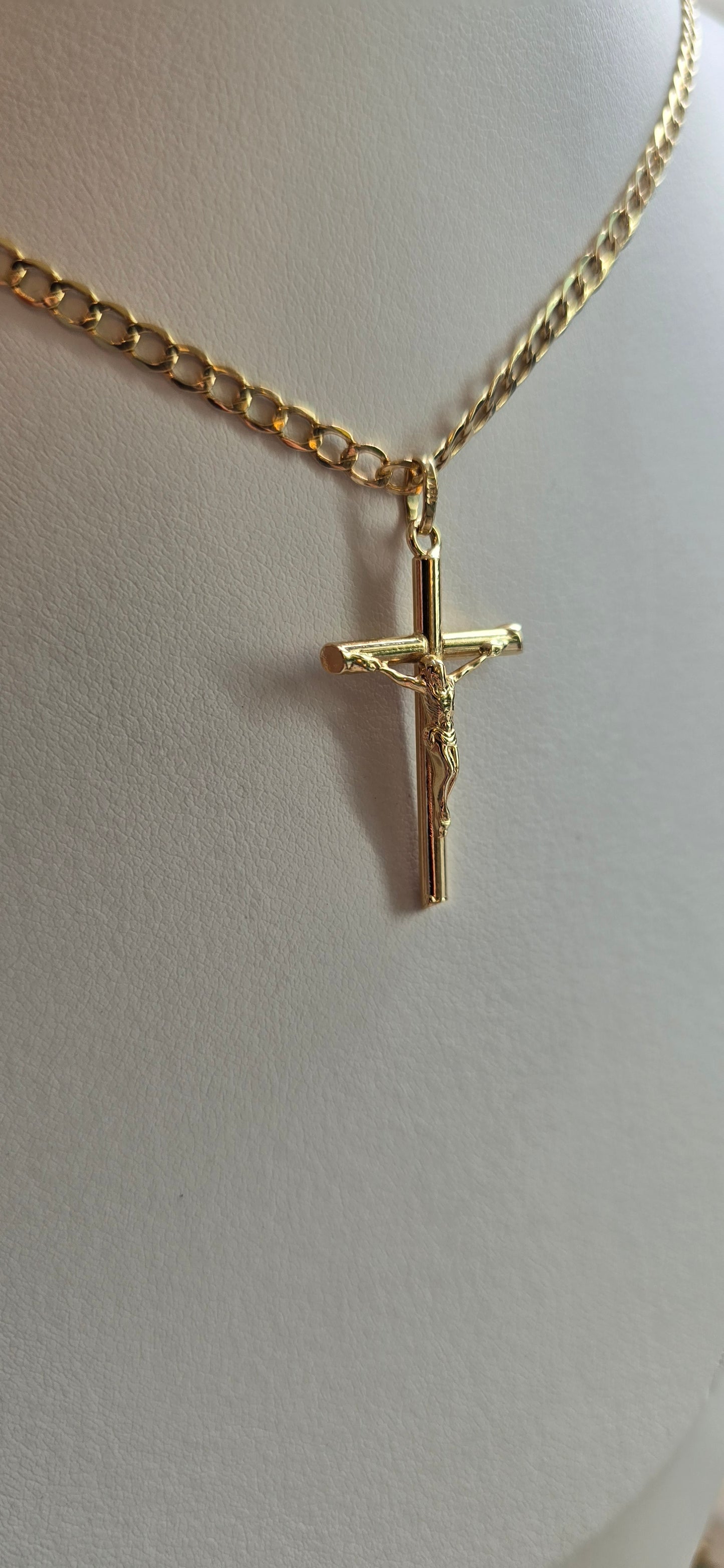 18K Italian Gold Crucifix Necklace – 3mm Chain, Authentic Faith & Elegance
