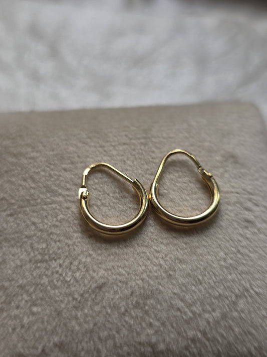 18K Italian Gold Classic Hoop Earrings – Authenticity & Elegance
