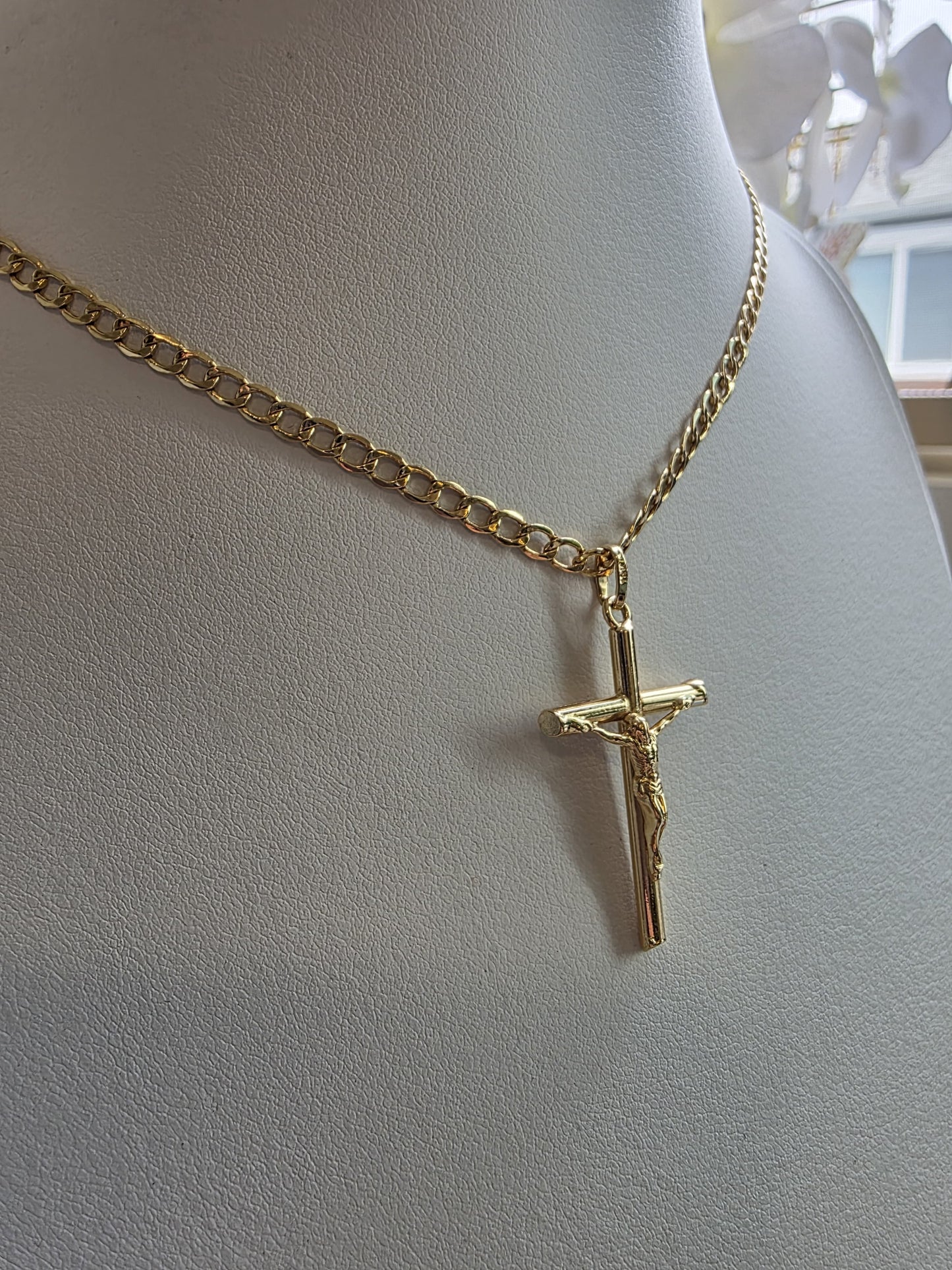 18K Italian Gold Crucifix Necklace – 3mm Chain, Authentic Faith & Elegance