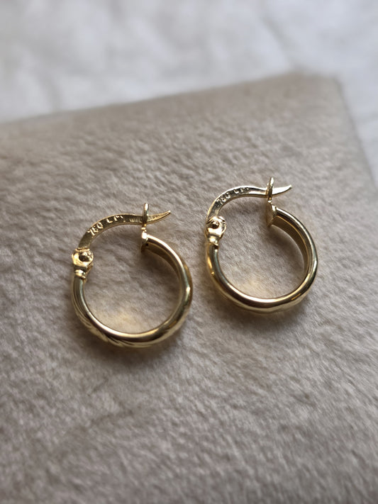18K Italian Gold Hoop Earrings – Authenticity & Timeless Style